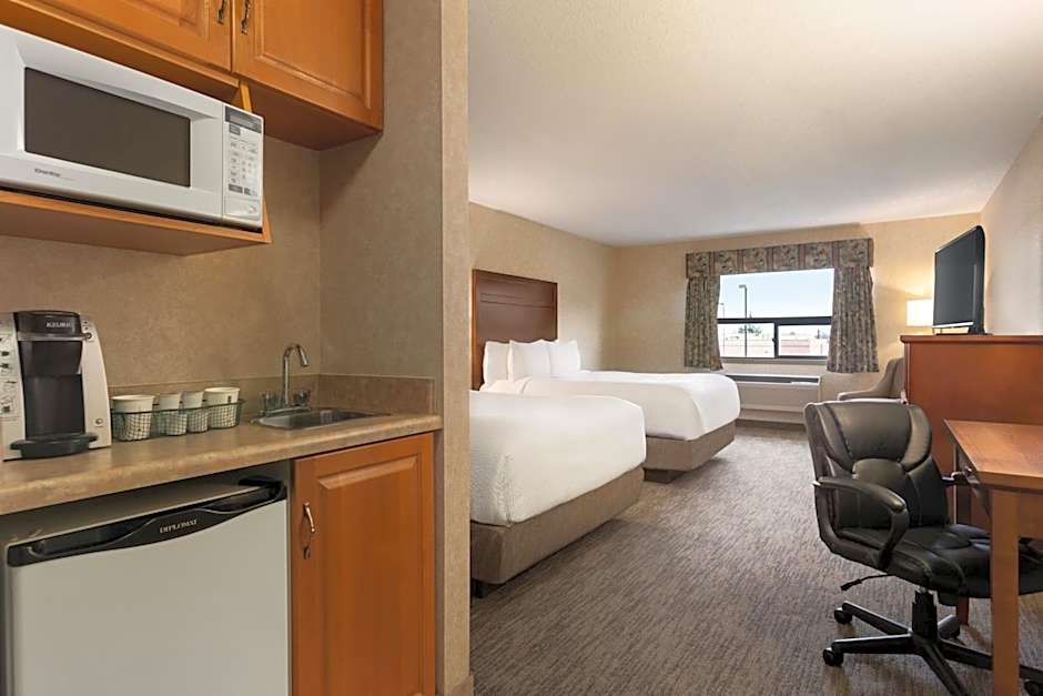 Days Inn & Suites by Wyndham Brooks