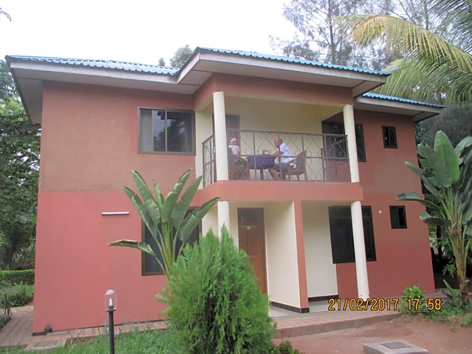 Fanaka Safaris Campsite & Lodges