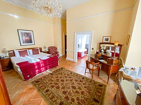 Junior Suite ( Not Dog Friendly)