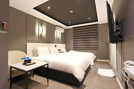 Twin Room with Shower
