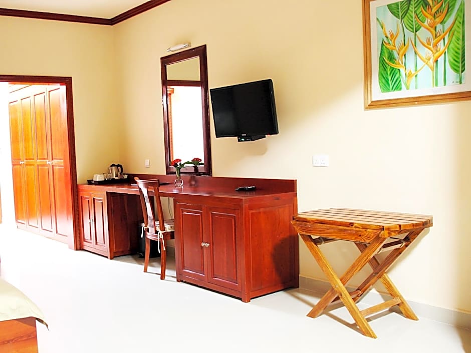 Pirogue Lodge