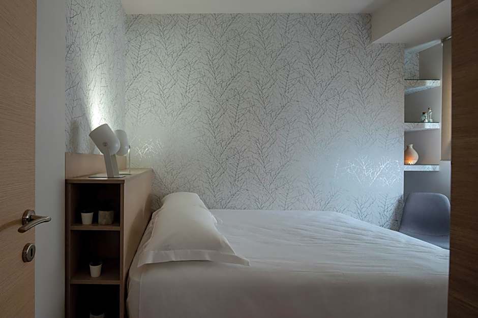 12 Keys Athens Apartments