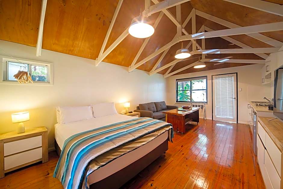 Airlie Beach Magnums - Adults Only