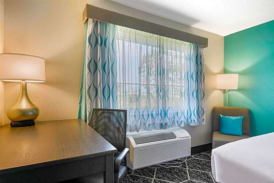 La Quinta Inn & Suites by Wyndham Batavia