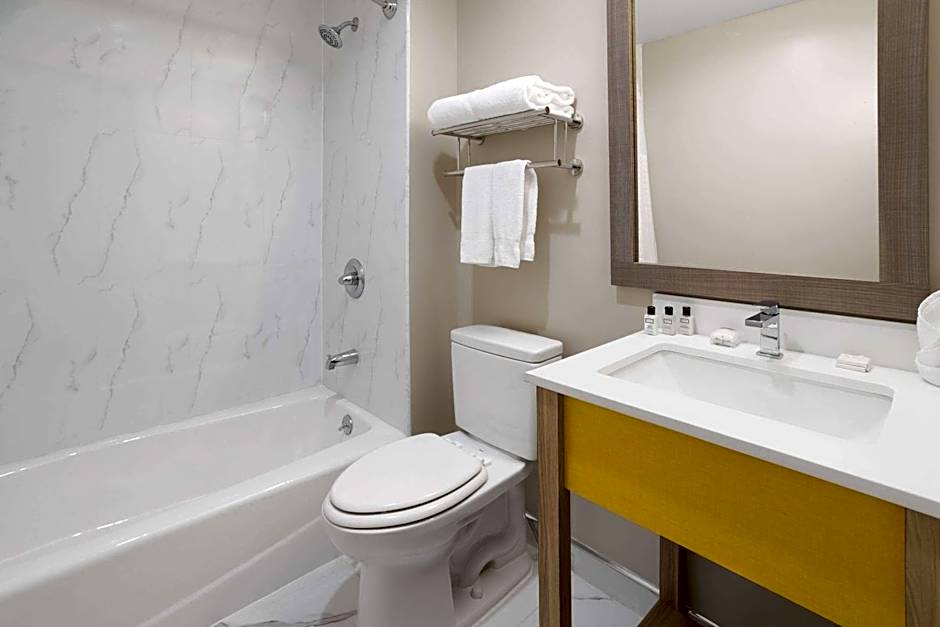 Days Inn by Wyndham Staten Island