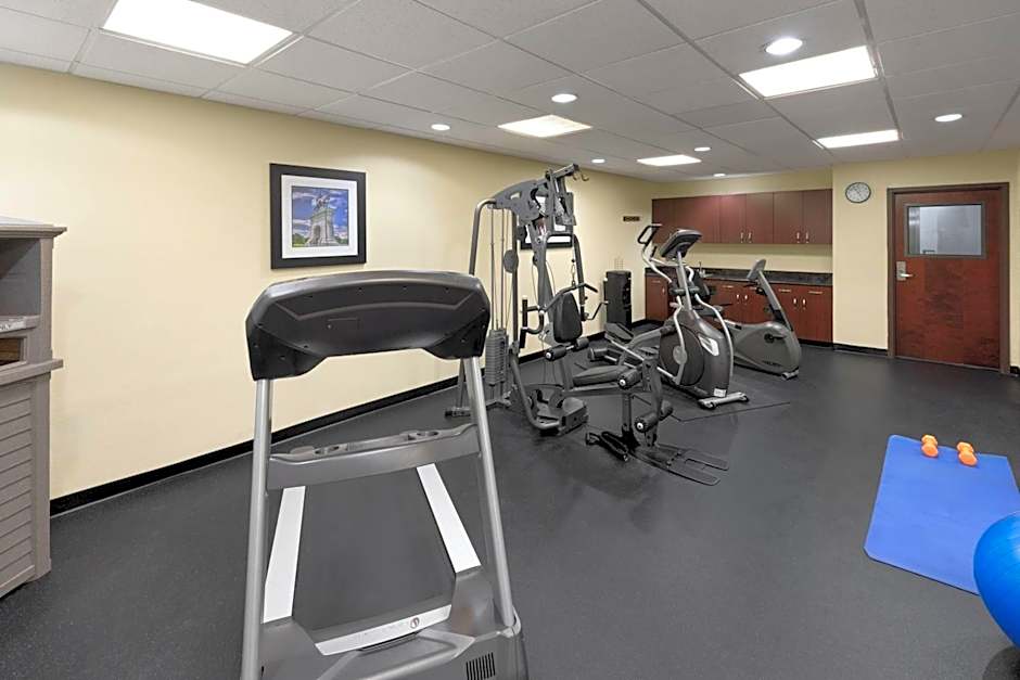 Days Inn & Suites by Wyndham Sam Houston Tollway