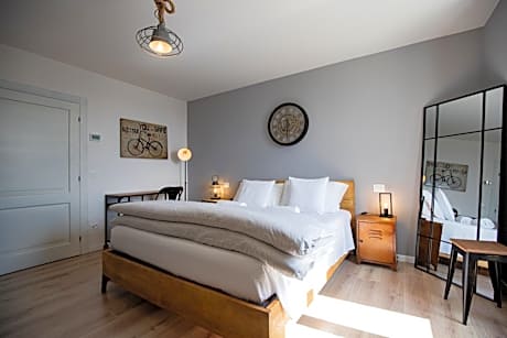 Apartment with Garden View