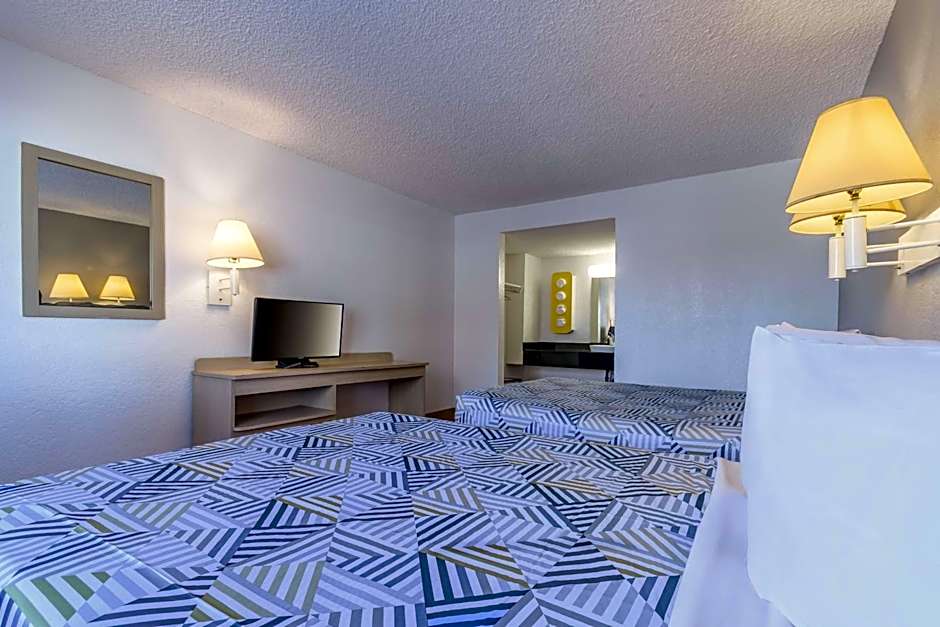 Motel 6 Hayward, CA- Silicon Valley Gateway