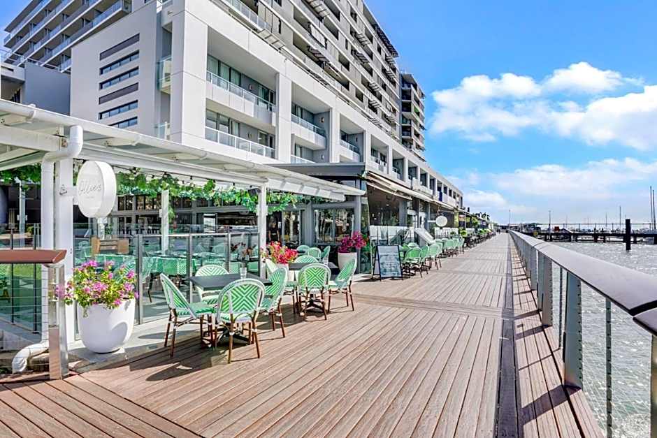 602 Harbour Lights Studio - Pool Gym and Sauna