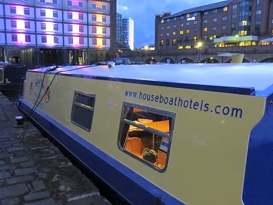 Houseboat Hotels