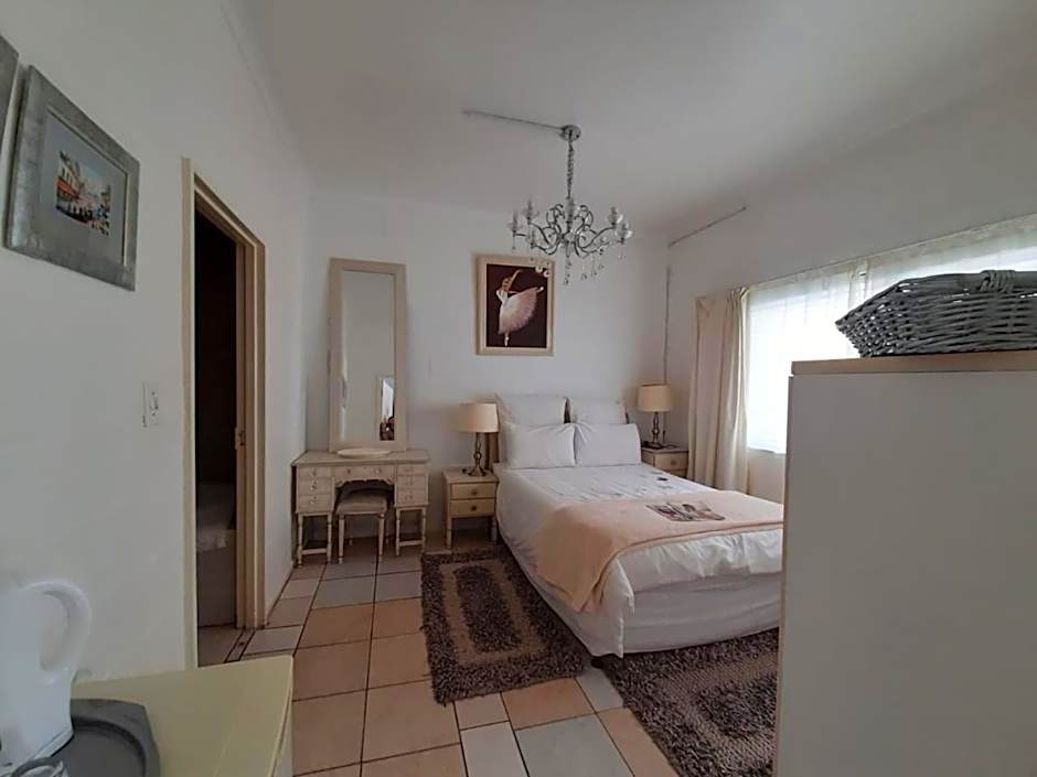 Au Plais De Langebaan at Palm Tree Villa