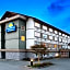 Days Inn & Suites by Wyndham Langley