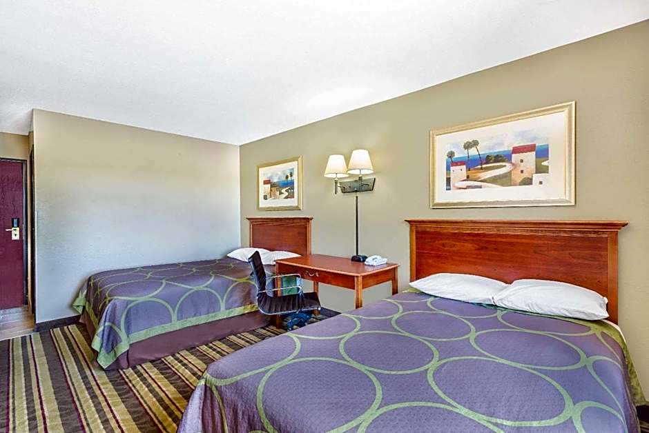 Super 8 by Wyndham Tilton/Lake Winnipesaukee