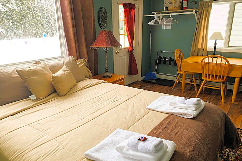Love Hotels St John River by OYO at Fort Kent ME