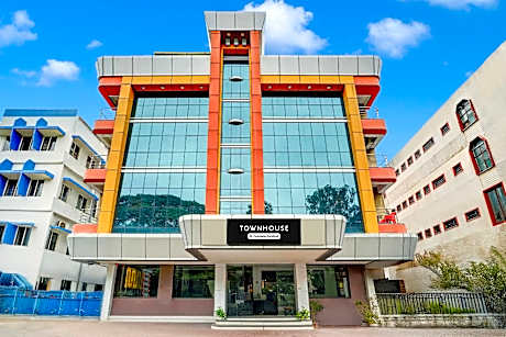 Super Townhouse Mysore Central