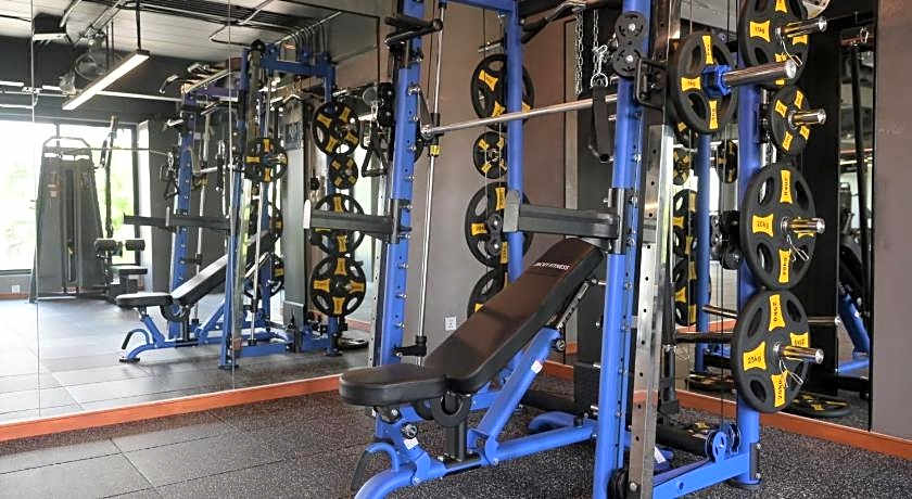 12 The Residence Hotel & Apartment