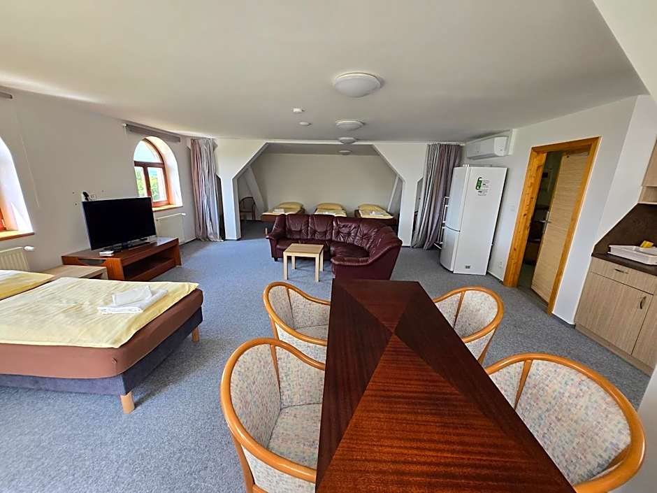 Hotel Restaurant Na Statku