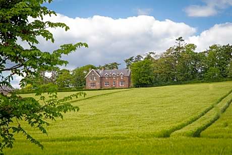 Whitehouse Country House