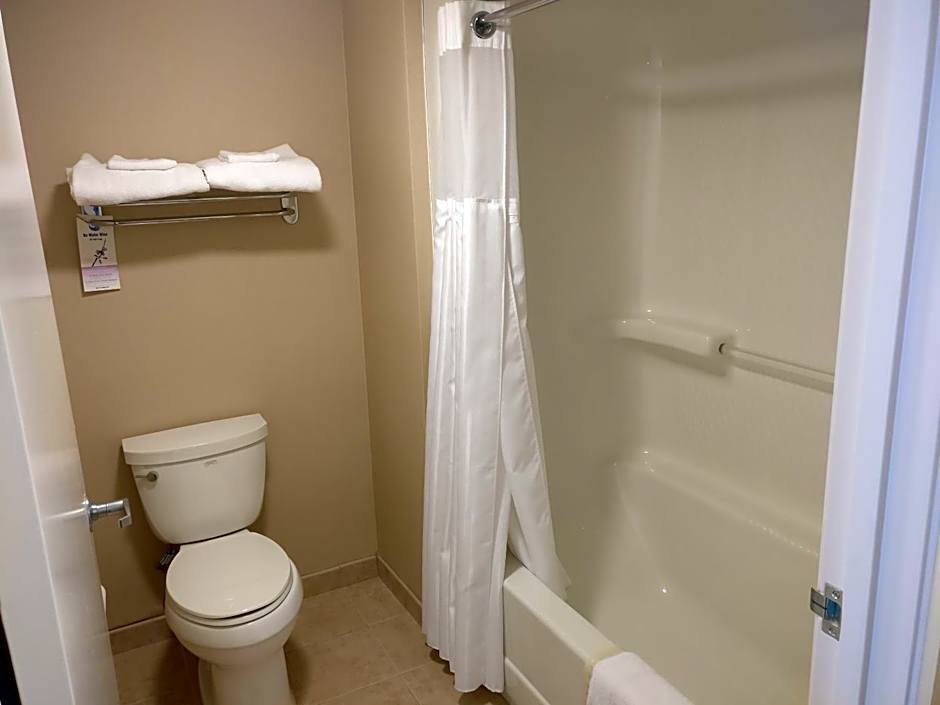 Burbank Inn and Suites