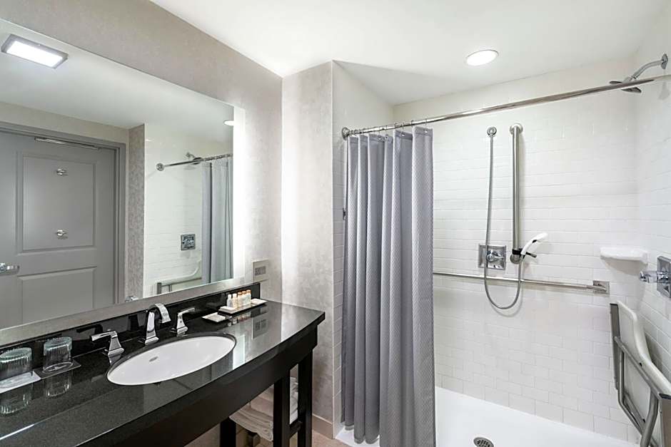 Renaissance by Marriott Boston Patriot Place Hotel