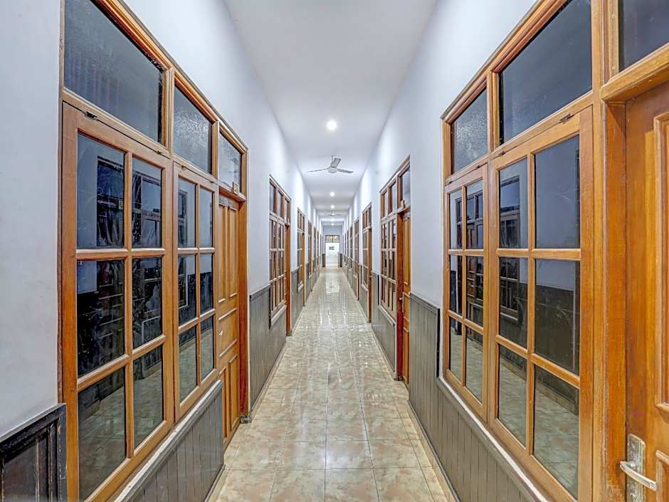 OYO 90201 Hotel Bina Artha