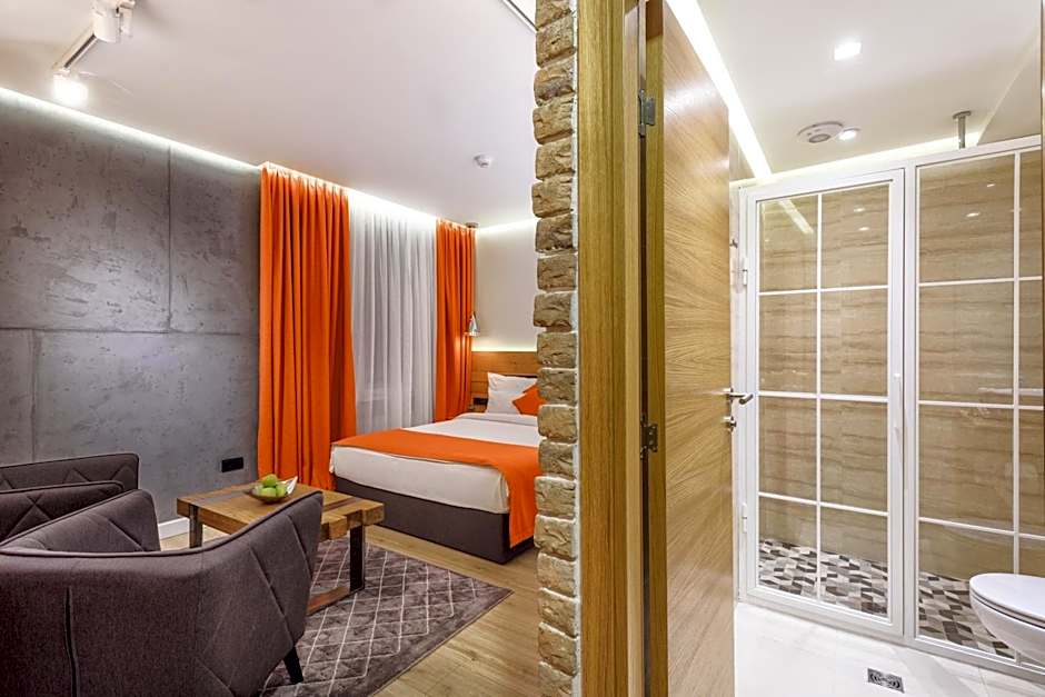 One Luxury Suites