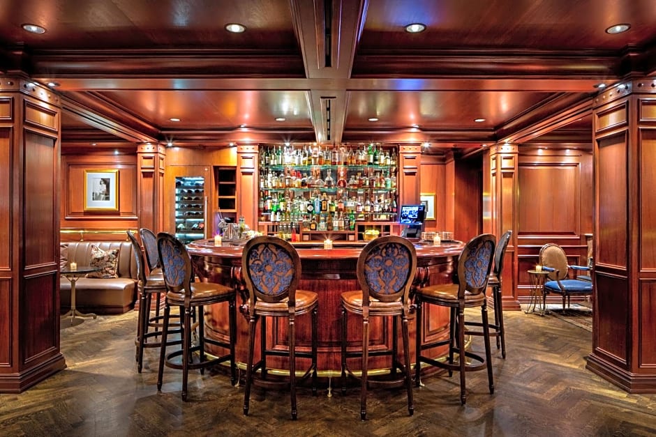Amway Grand Plaza Hotel, Curio Collection by Hilton