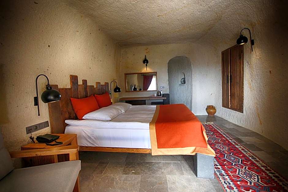 1811 Cave Hotel