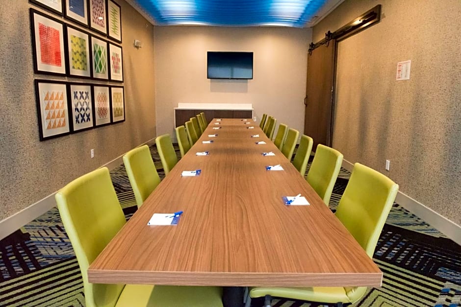 Holiday Inn Express & Suites Dayton North - Vandalia By IHG