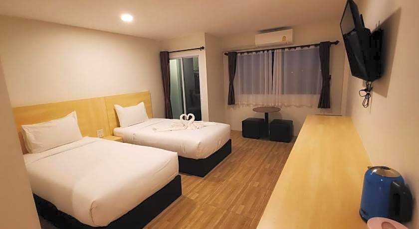 The charlotte smart hotel lopburi