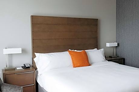 1 King Bed