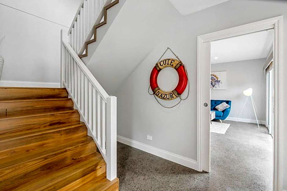 HALE KUPA Rye Beach House Spa Table Tennis