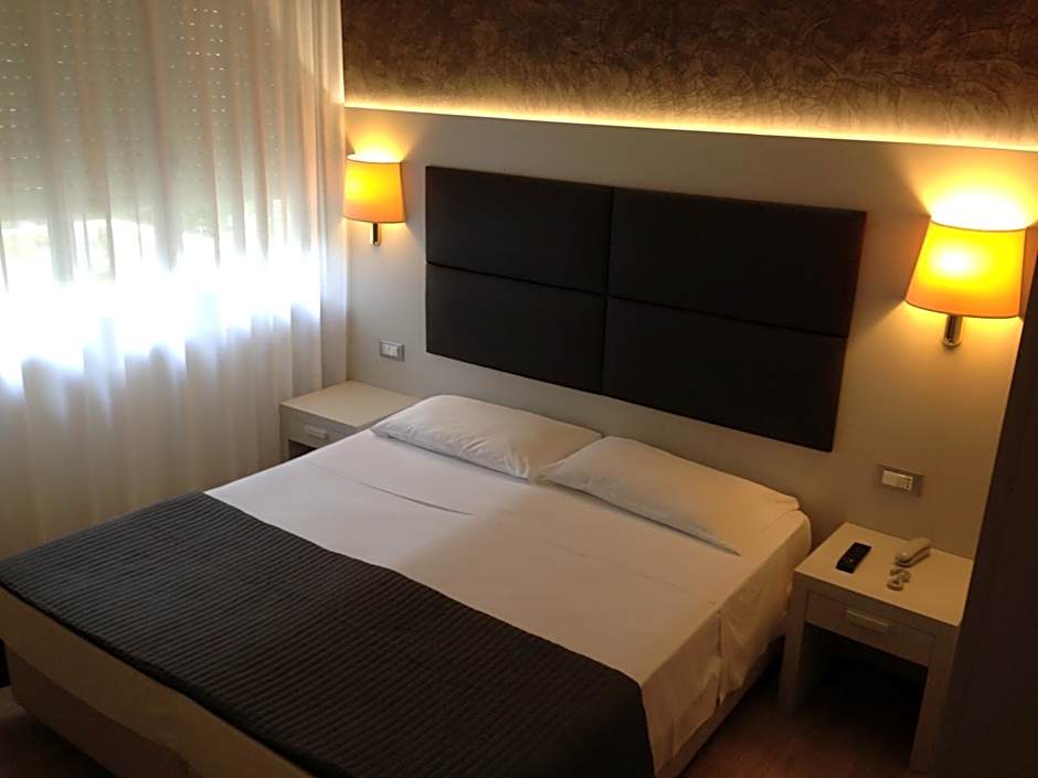 Hotel Eros