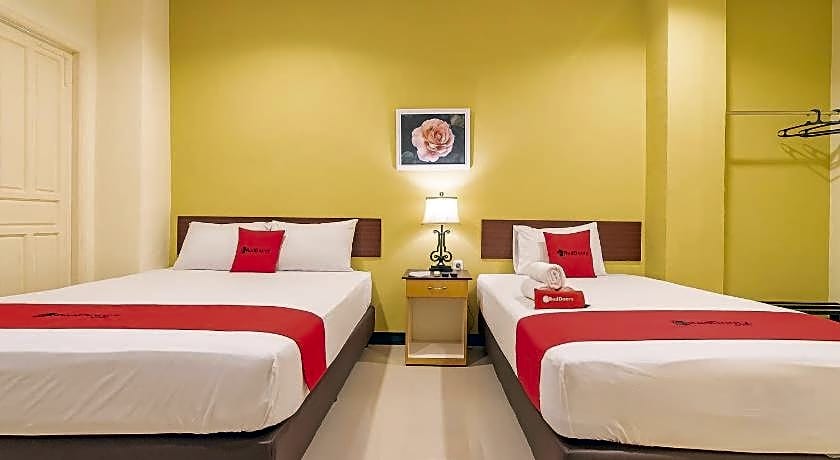 RedDoorz @ H. Agus Salim Street Pontianak