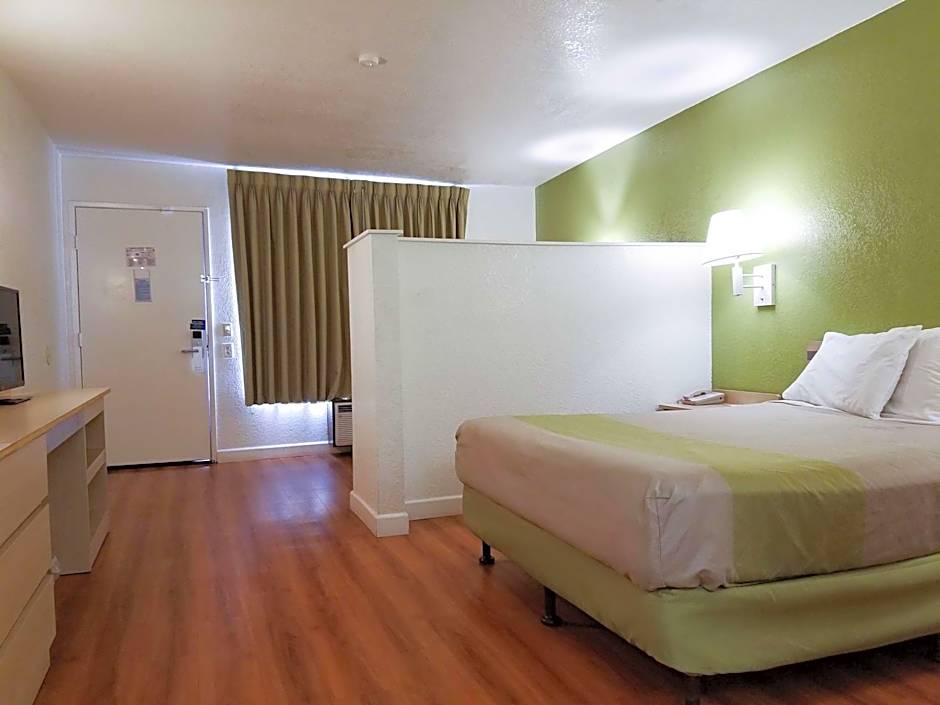 Motel 6 Hemet