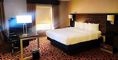 King Studio Suite - Mobility Accessible with Bathtub with Grab Bars/Non-Smoking