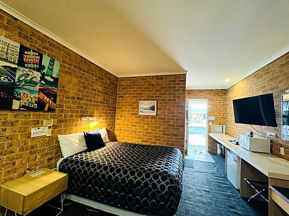 Town and Country Motor Inn