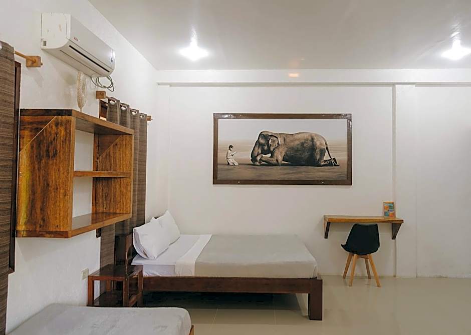 Casa De Loren Family Room