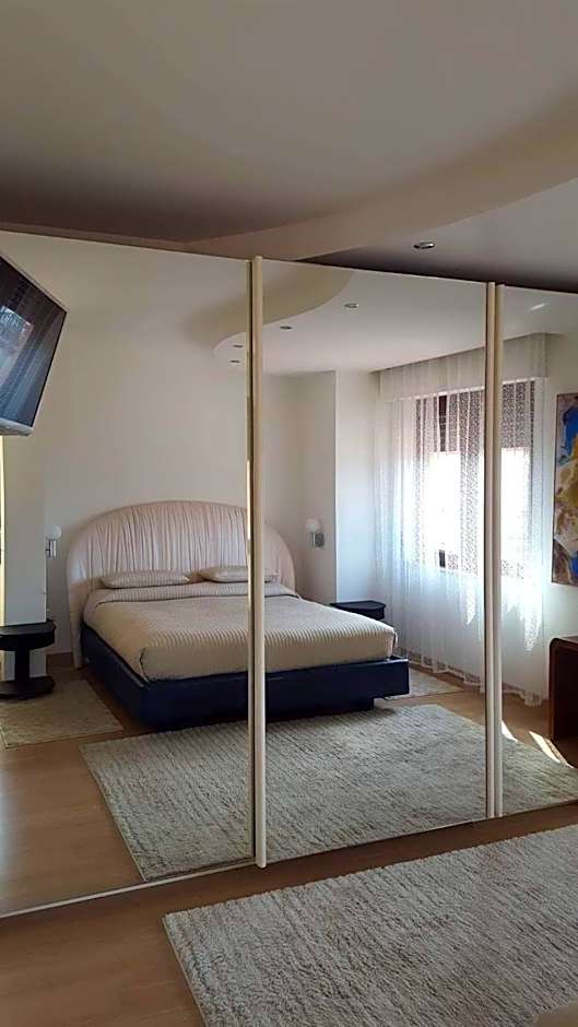 Deluxe Suite — 8 fotoğraftan 1. fotoğraf
