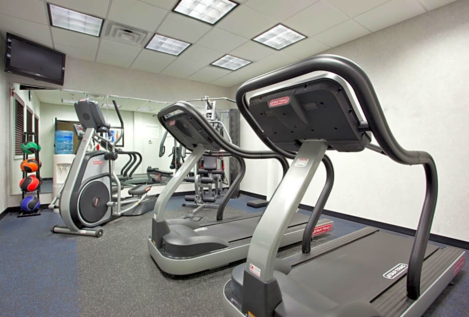 Holiday Inn Express & Suites - New Philadelphia Southwest By IHG