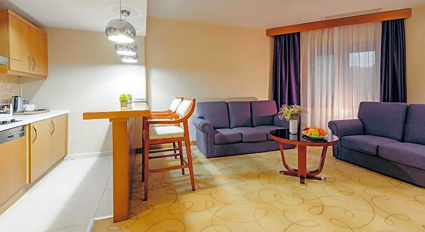 Dedeman Oskemen Tavros Hotel