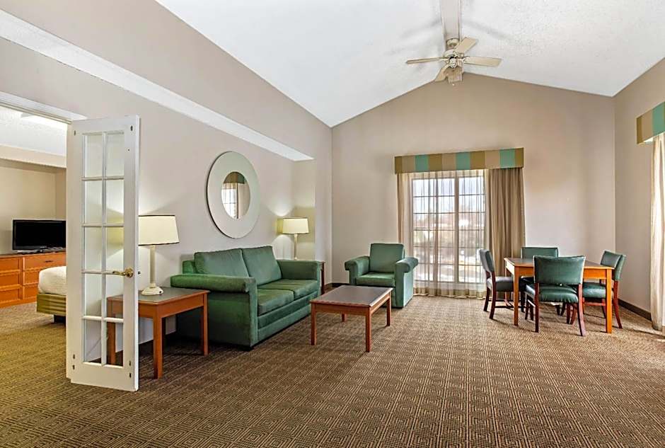 La Quinta Inn & Suites by Wyndham Denver Northglenn