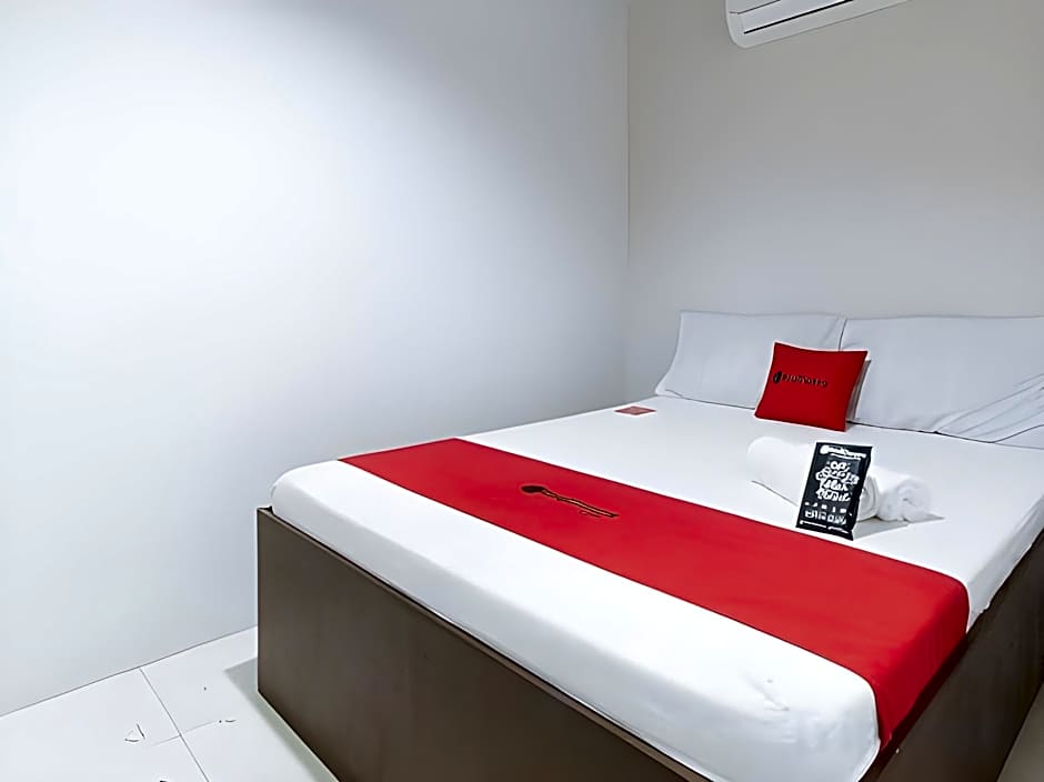 RedDoorz @ Bridgeway Hotel Tuguegarao City