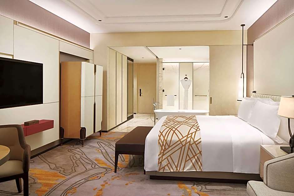Photo 1 of 6 of Deluxe 1 King Bed