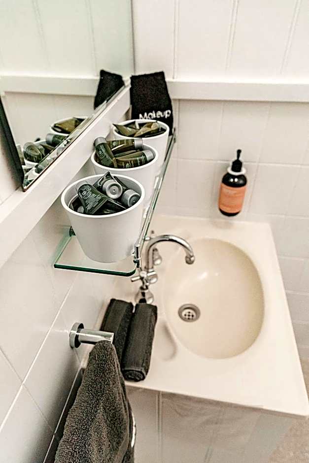 Edge17 Waterfront Apartment, plus Cottage with Garden View - Port Fairy