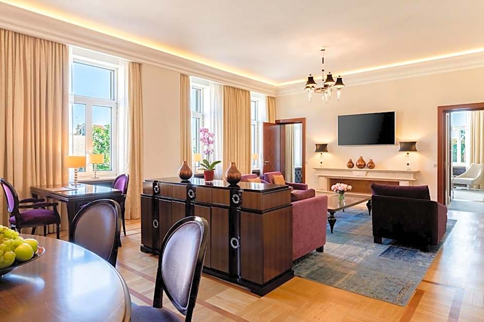 Grand Hotel Vilnius, Curio Collection by Hilton