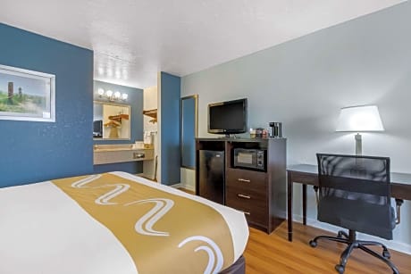 1 King Bed, Nonsmoking, Accessible