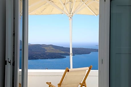 Suite with Private Balcony and Caldera View