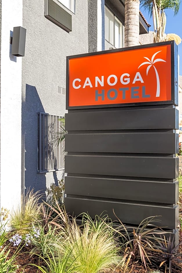 Canoga Hotel At Warner Center