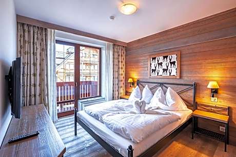 One-Bedroom Apartment with Mountain View in Main Hotel Building